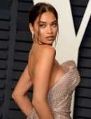 Shanina Shaik Upskirt at 2019 Vanity Fair Oscar Party in Beverly Hills