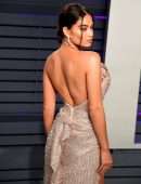 Shanina Shaik Upskirt at 2019 Vanity Fair Oscar Party in Beverly Hills