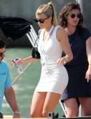 Sofia Richie Pokies in White Mini Dressa Attended a Yacht Show in Miami