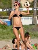 Alessandra-Ambrosio-Playing-Volleyball-3