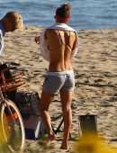 Alessandra-Ambrosio-Playing-Volleyball-32