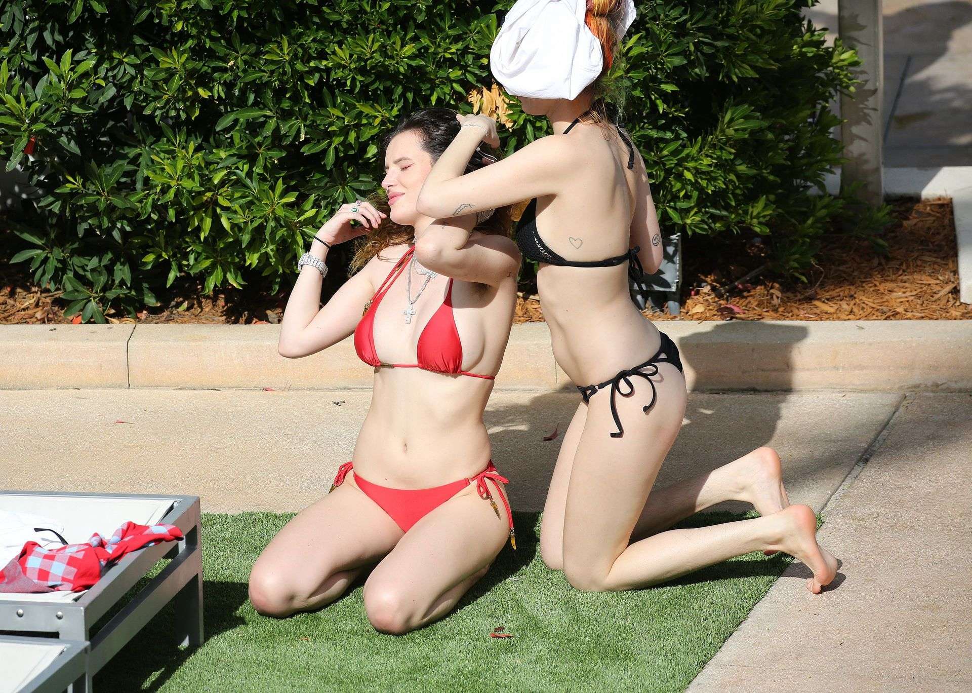 Bella-Thorne-322