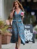 Isla Fisher Leaving a Nail Salon in Los Angeles