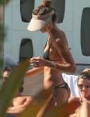 Izabel Goulart in Thong Bikini in Rio de Janeiro