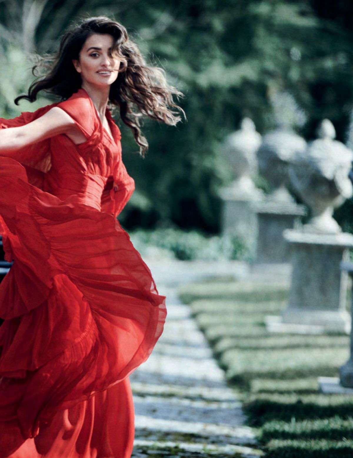 Penelope-Cruz-in-Vogue-Magazine-Espana-April-2019-11