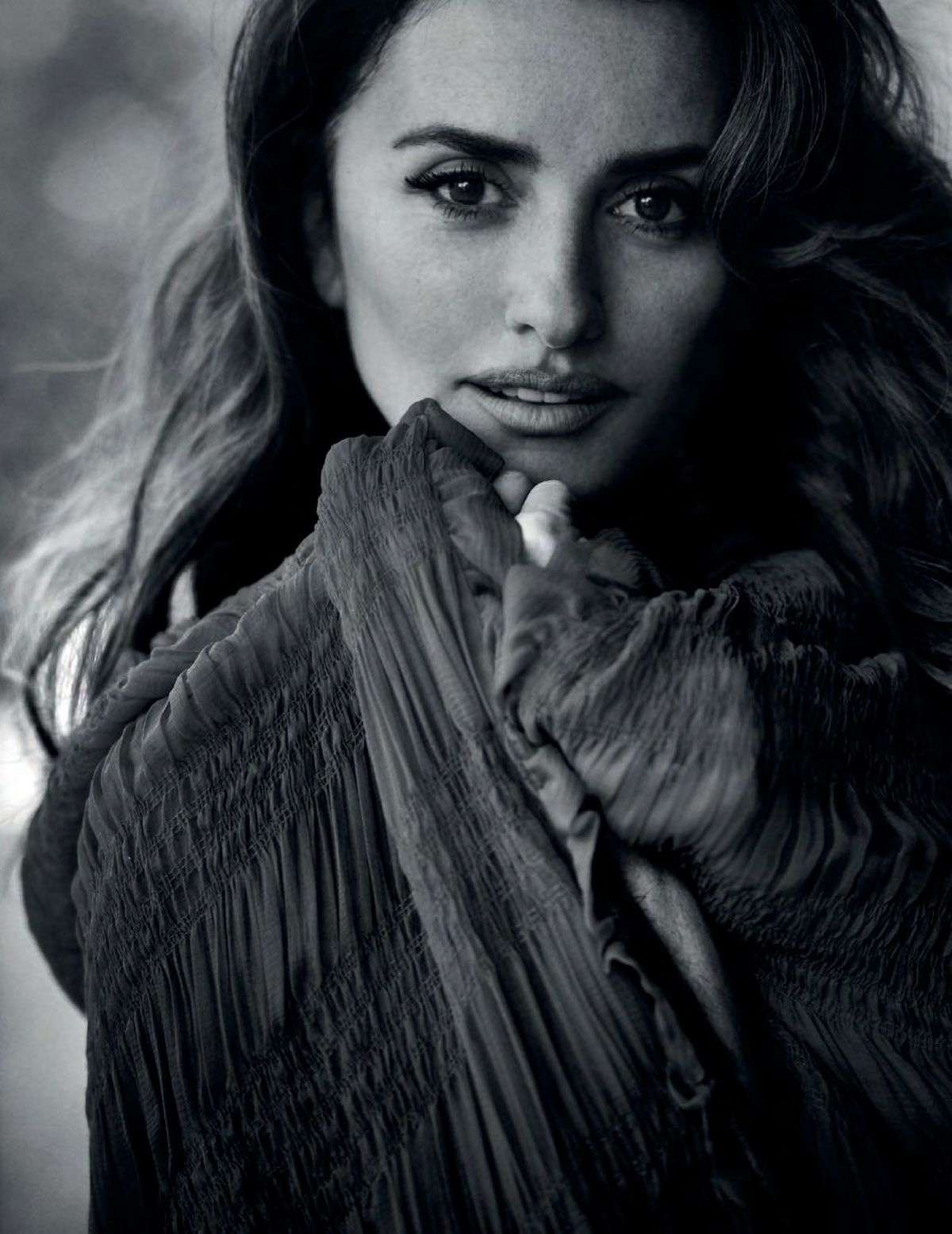 Penelope-Cruz-in-Vogue-Magazine-Espana-April-2019-17