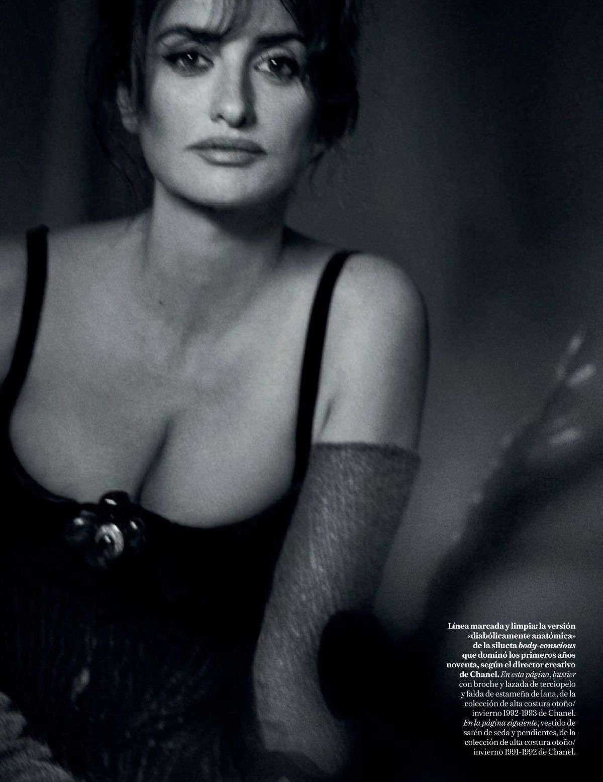 Penelope-Cruz-in-Vogue-Magazine-Espana-April-2019-18