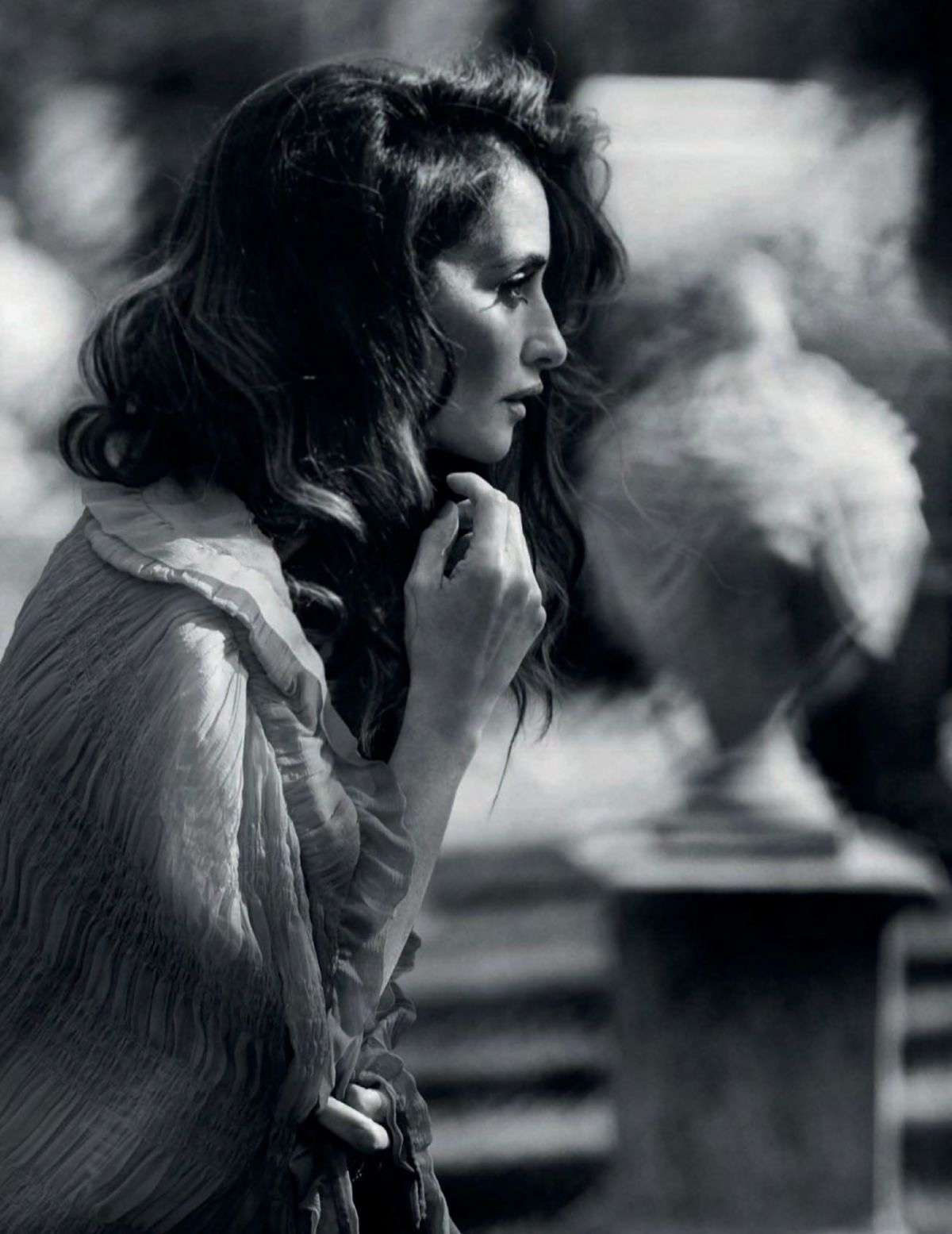 Penelope-Cruz-in-Vogue-Magazine-Espana-April-2019-19