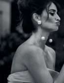 Penelope-Cruz-in-Vogue-Magazine-Espana-April-2019-23