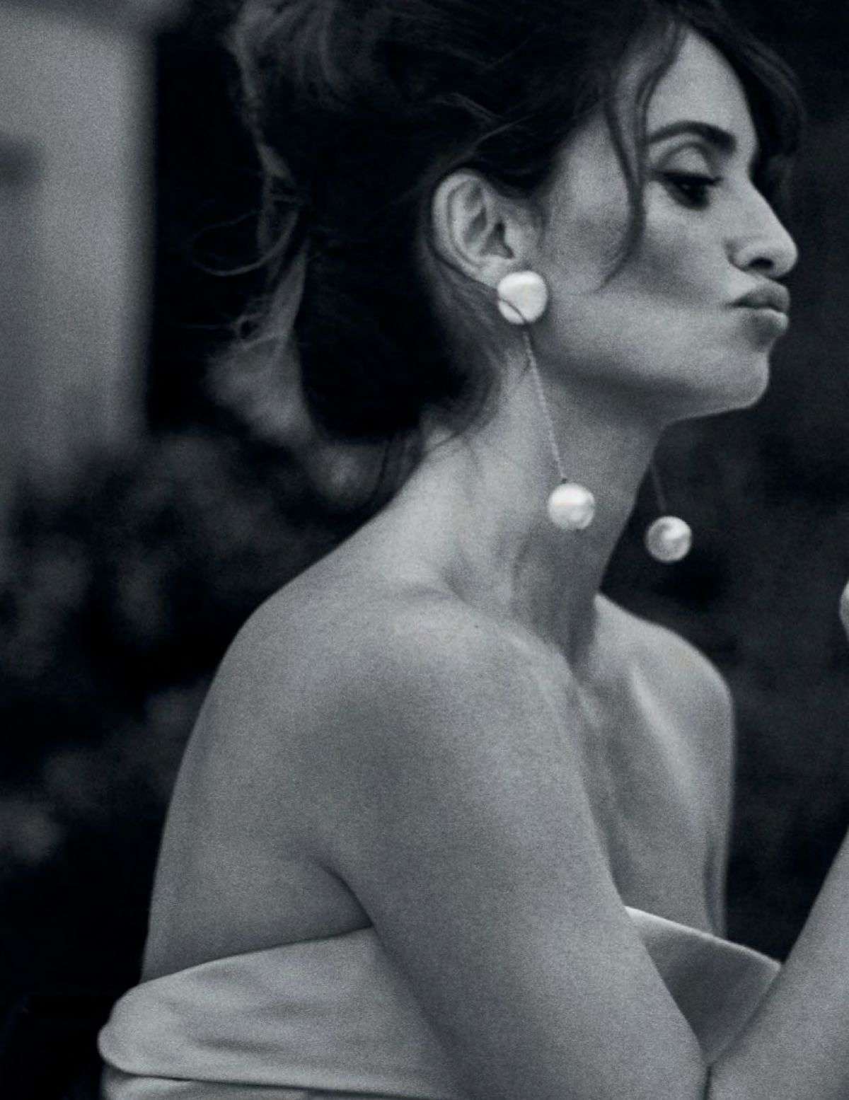 Penelope-Cruz-in-Vogue-Magazine-Espana-April-2019-23