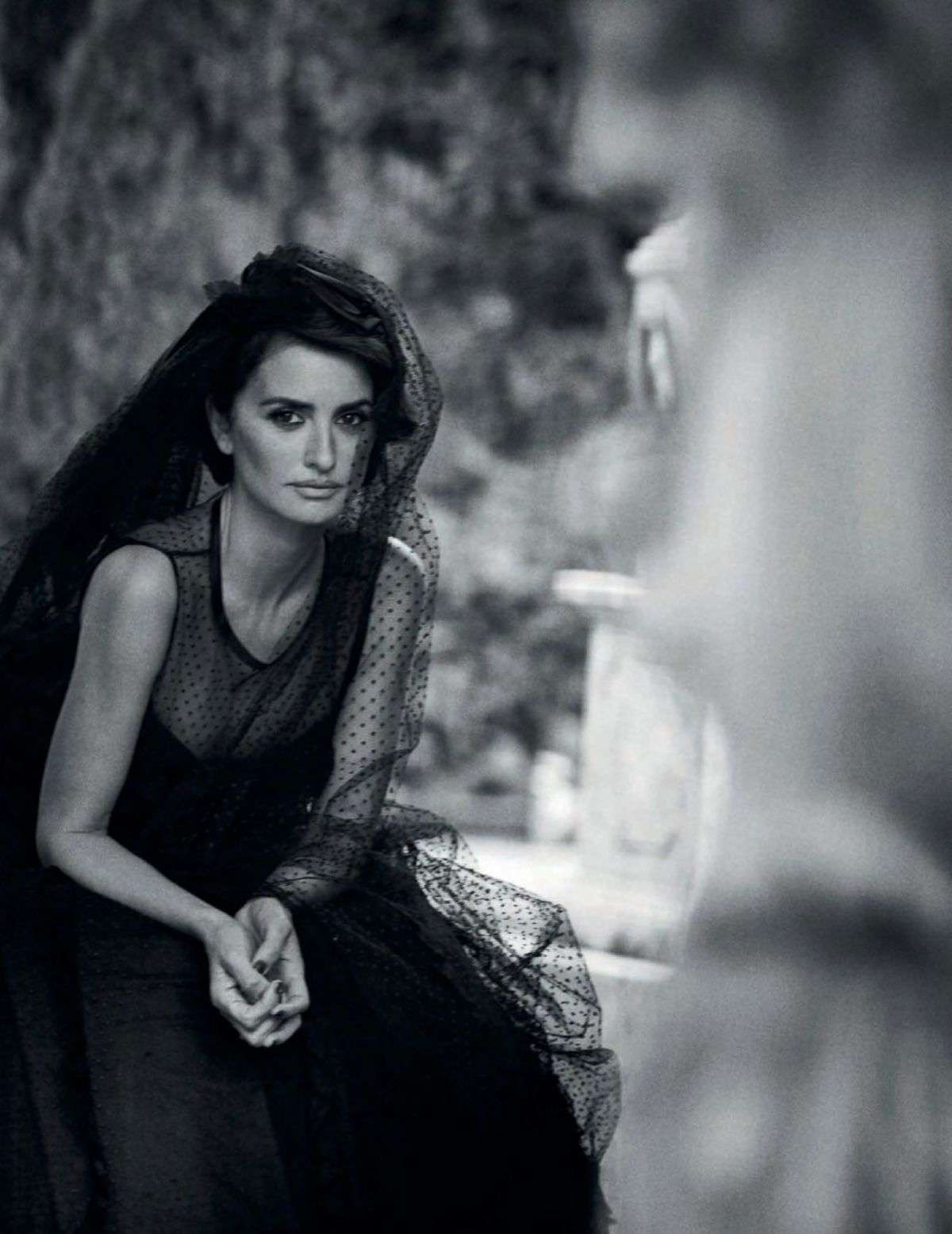 Penelope-Cruz-in-Vogue-Magazine-Espana-April-2019-25