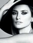 Penelope-Cruz-in-Vogue-Magazine-Espana-April-2019-5