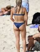 Sailor Brinkley-Cook in Bikini, Working Out on Coogee Beach in Sydney