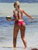 Farrah Abraham Booty in Pink Bikini at the Beach in Tulum, Mexico