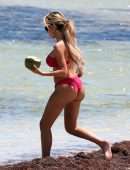 Farrah Abraham Booty in Pink Bikini at the Beach in Tulum, Mexico