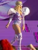 Katy-Perry-Performing-Live-11