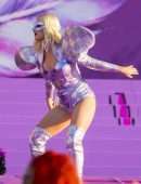 Katy-Perry-Performing-Live-12