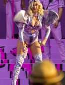 Katy Perry Performing Live at 2019 New Orleans Jazz & Heritage Festival 50th Anniversary