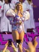 Katy-Perry-Performing-Live-6
