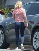 Kristen Bell Leaving for Lunch in Los Angeles