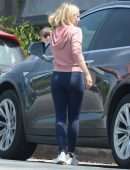 Kristen Bell Leaving for Lunch in Los Angeles