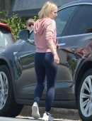 Kristen Bell Leaving for Lunch in Los Angeles