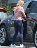 Kristen Bell Leaving for Lunch in Los Angeles