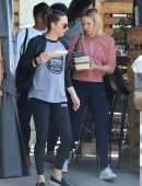 Kristen Bell Leaving for Lunch in Los Angeles