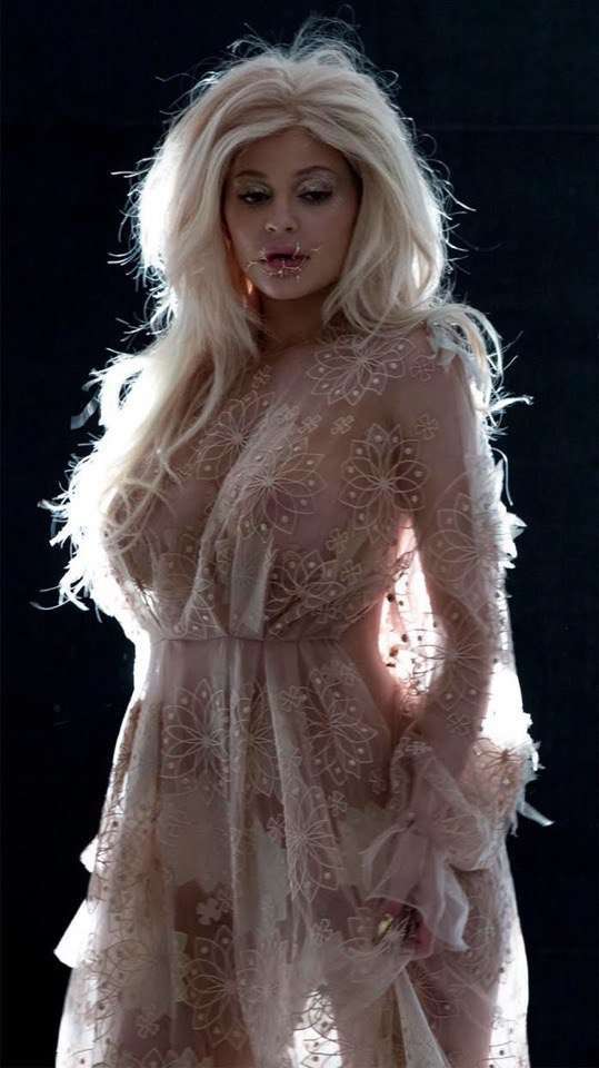 Kylie-Jenner-in-V-Magazine-Photoshoot-2019-16
