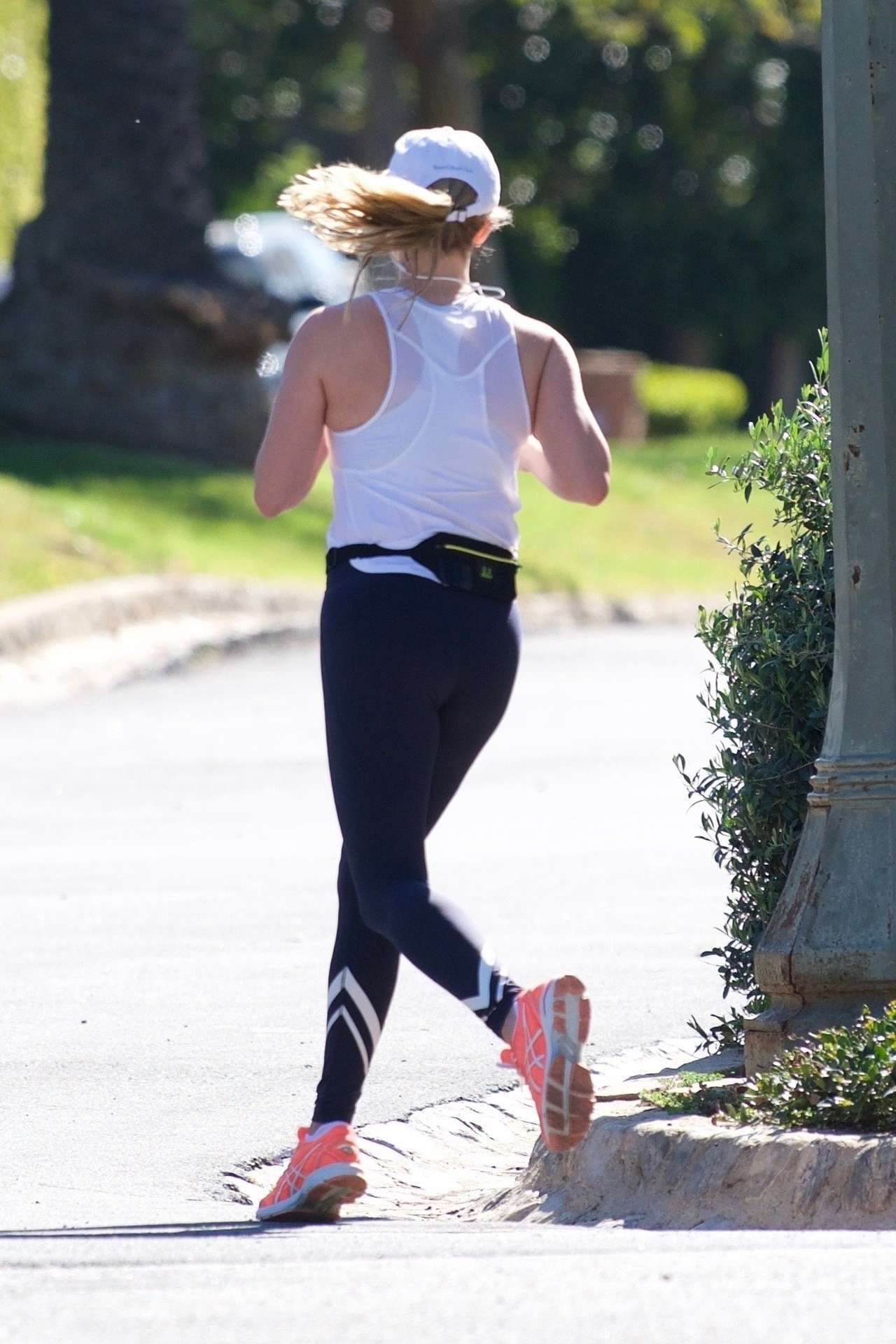 Reese Witherspoon Jogging on a Warm Day in Brentwood