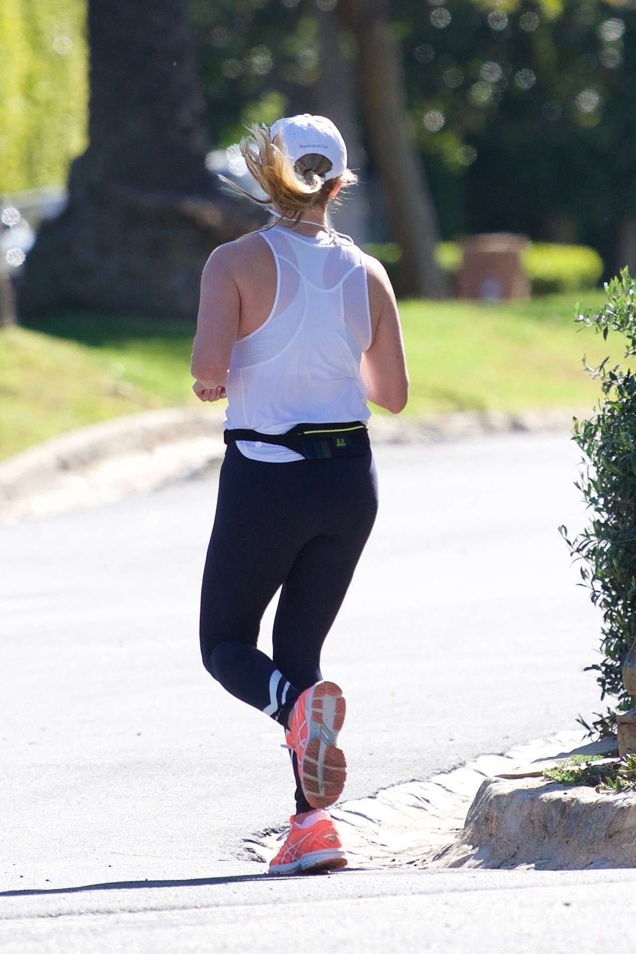 Reese Witherspoon Jogging on a Warm Day in Brentwood