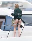 Sophie Turner Booty in a Swimsuit on a Yacht in Mexico