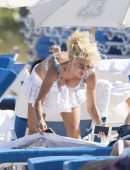 Victoria Silvstedt in the Sun on the Beach in Miami