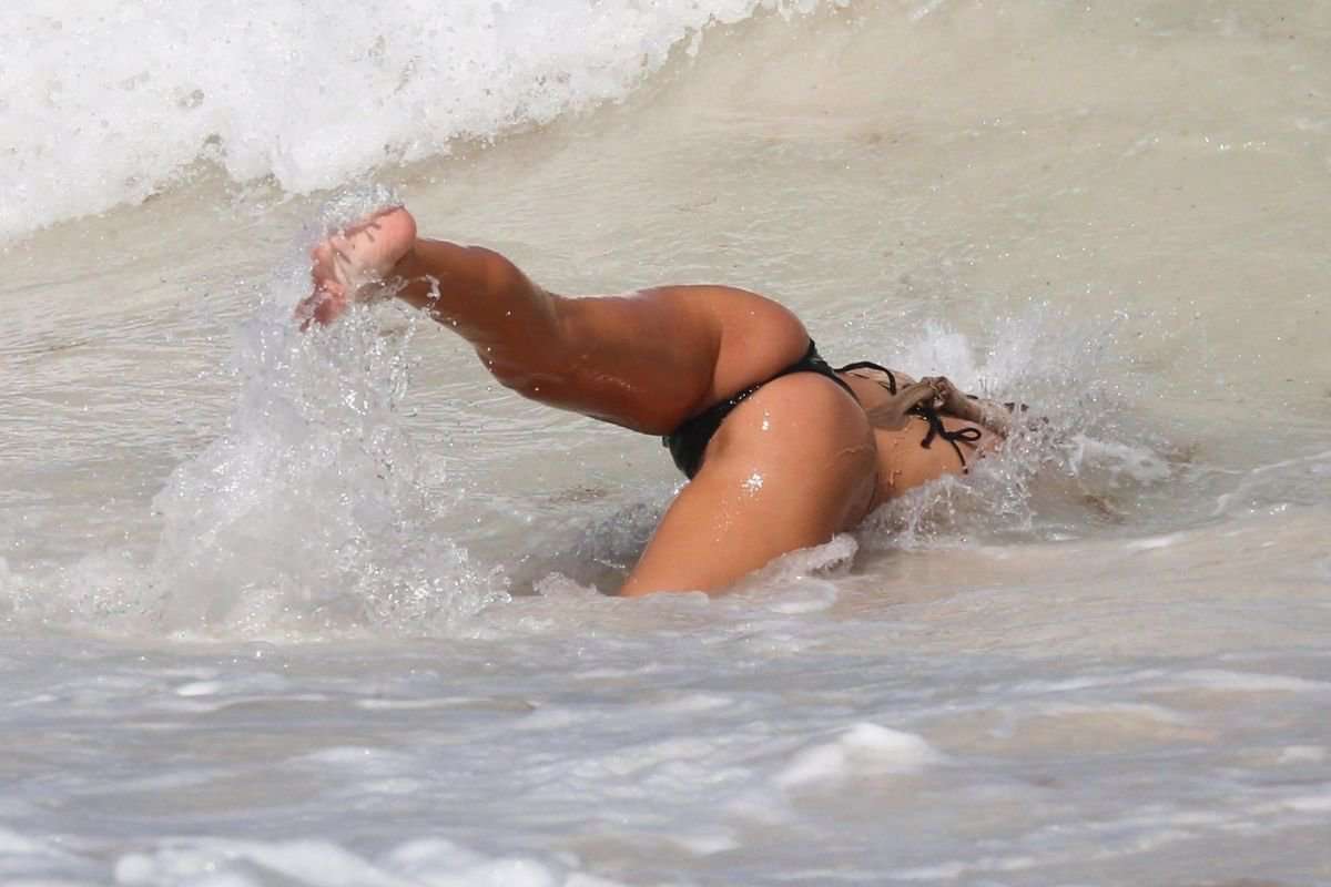 Delilah Belle Hamlin in Thong Bikini On the Beach in Tulum