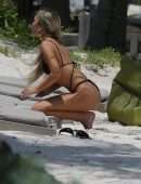 Delilah-Belle-Hamlin-in-Black-Bikini-20