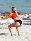 Eugenie Bouchard Working Out on the Beach in Miami