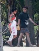 Halsey enjoys at the Beach with her Boyfriend Yungblud in Puerto Vallarta
