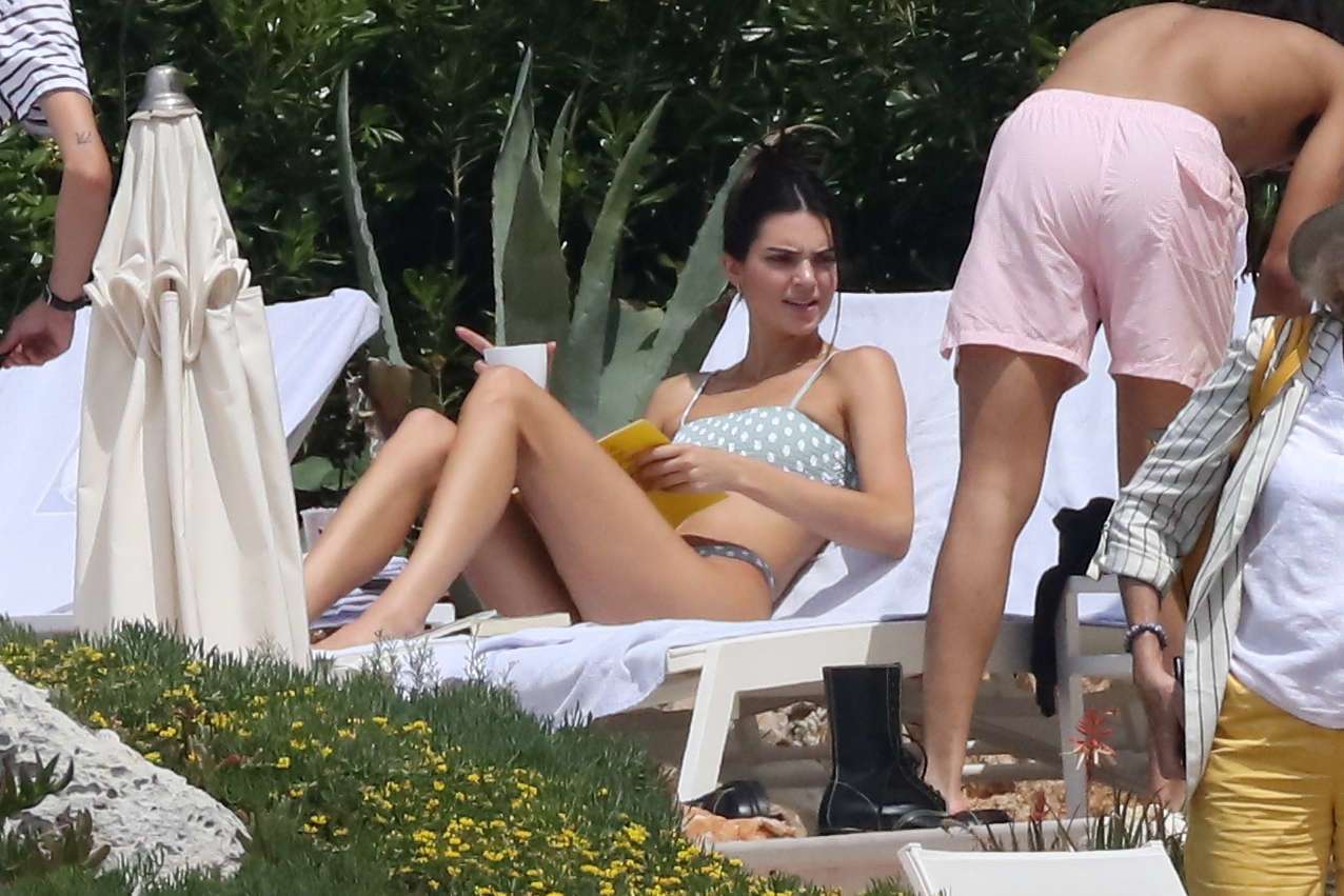 Kendall Jenner Relaxing at Hotel du Cap-Eden-Roc in Antibes