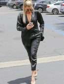 Khloe Kardashian at a Local Eatery in Calabasas