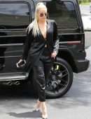 Khloe Kardashian at a Local Eatery in Calabasas