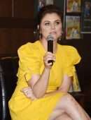 Tiffani Thiessen Promoting her Book "You're Missing It! at the Grove in Hollywood