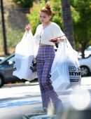 Ariel Winter Booty, Outside Bed Bath and Beyond in Studio City