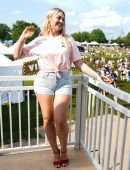 Iskra Lawrence at American Eagle at NYC’s Governors Ball 2019
