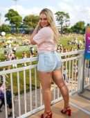 Iskra Lawrence at American Eagle at NYC’s Governors Ball 2019
