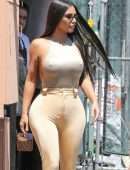 Kim Kardashian Pokies, Out at Emilio’s Trattoria in California