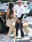 Kim Kardashian Pokies, Out at Emilio’s Trattoria in California