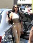 Kim Kardashian Pokies, Out at Emilio’s Trattoria in California