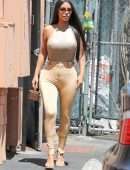 Kim Kardashian Pokies, Out at Emilio’s Trattoria in California