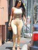 Kim Kardashian Pokies, Out at Emilio’s Trattoria in California