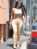 Kim Kardashian Pokies, Out at Emilio’s Trattoria in California